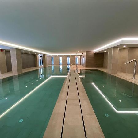 Modern Apartment With Spa And Pool ジブラルタル エクステリア 写真