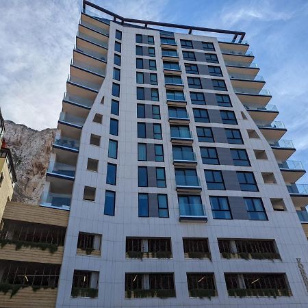 Modern Apartment With Spa And Pool ジブラルタル エクステリア 写真