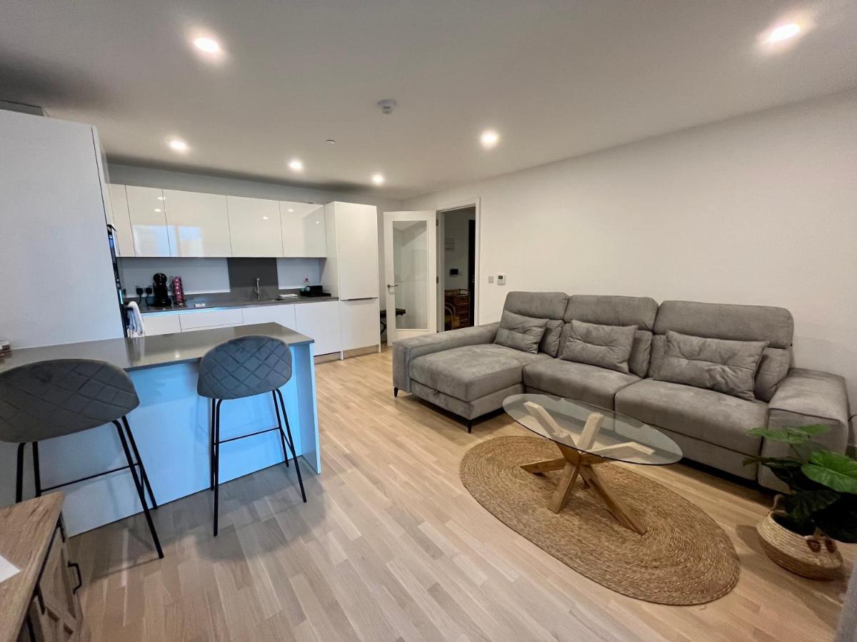 Modern Apartment With Spa And Pool ジブラルタル エクステリア 写真