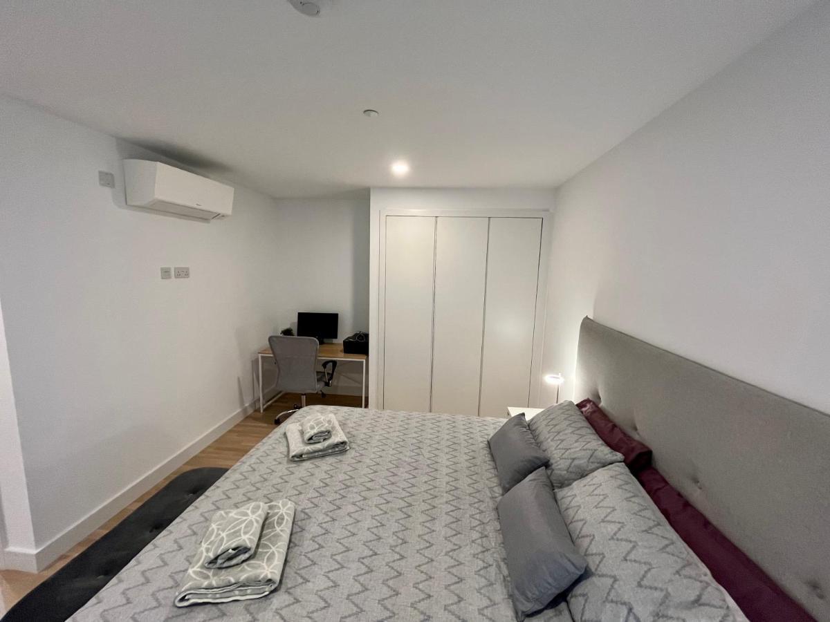 Modern Apartment With Spa And Pool ジブラルタル エクステリア 写真
