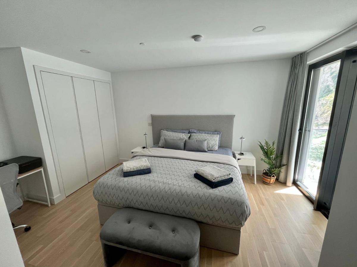 Modern Apartment With Spa And Pool ジブラルタル エクステリア 写真